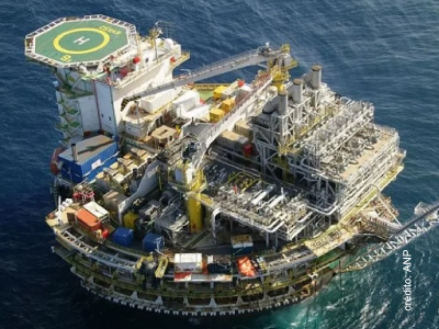 SOB MEDIDA PARA A INDÚSTRIA PETROLÍFERA